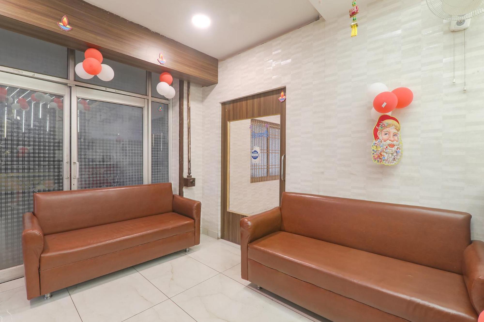 Fabhotel Swarn Banquet Kakarmatha 外观 照片