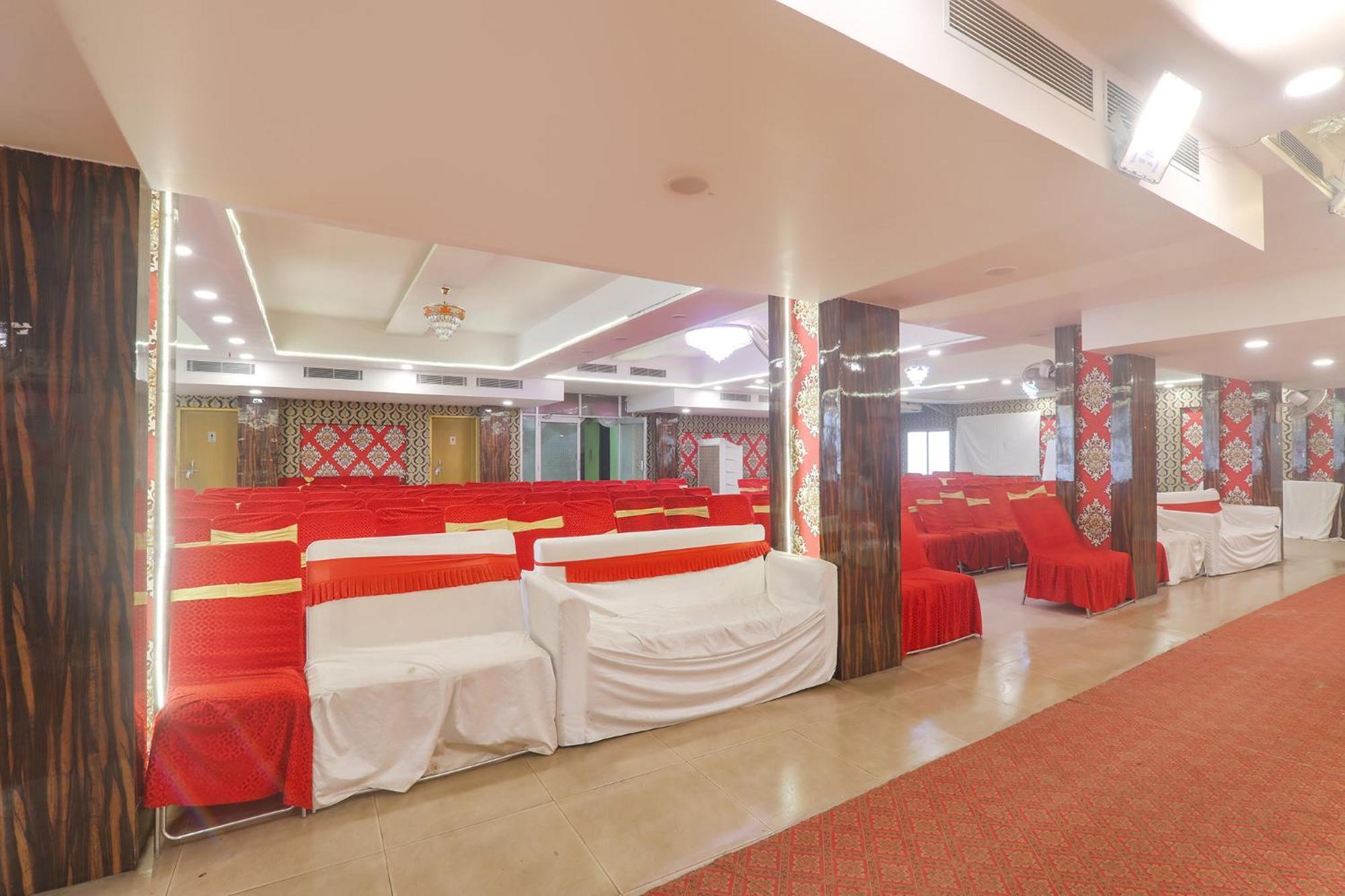 Fabhotel Swarn Banquet Kakarmatha 外观 照片